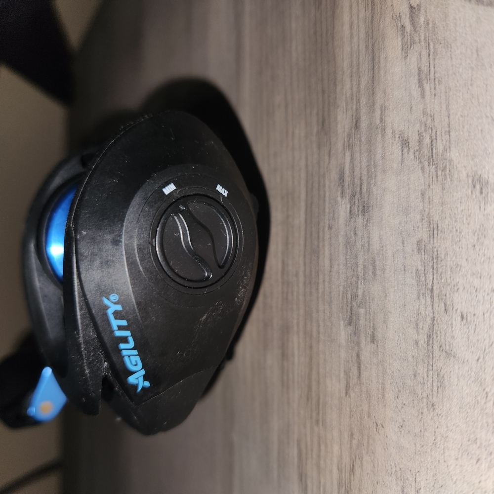 Shakespear Agility Low Profile Reel - Black and Blue - Picture 4 of 6